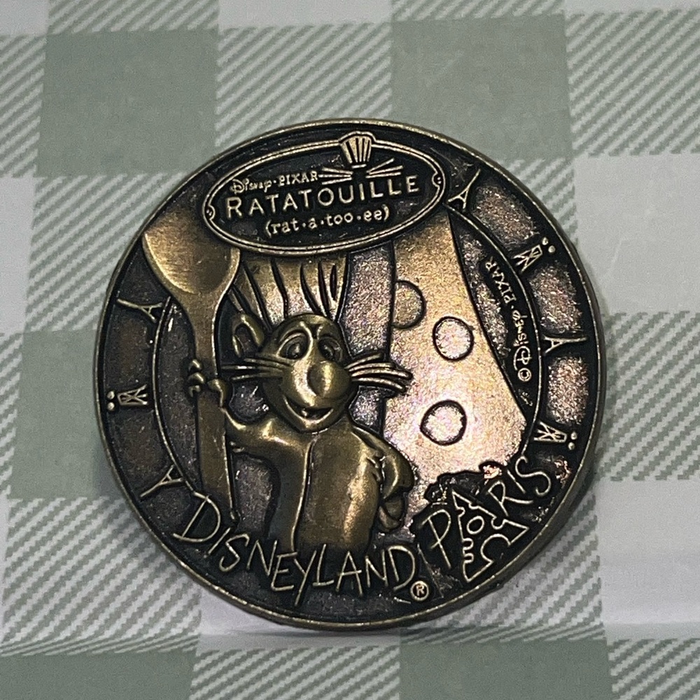 Disneyland Paris Ratatouille Collectible Pin - Picture 2 of 6